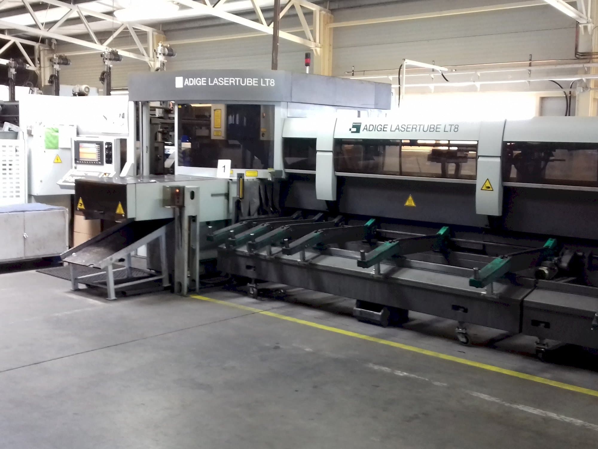 Čelní pohled  na ADIGE LT 8  stroj