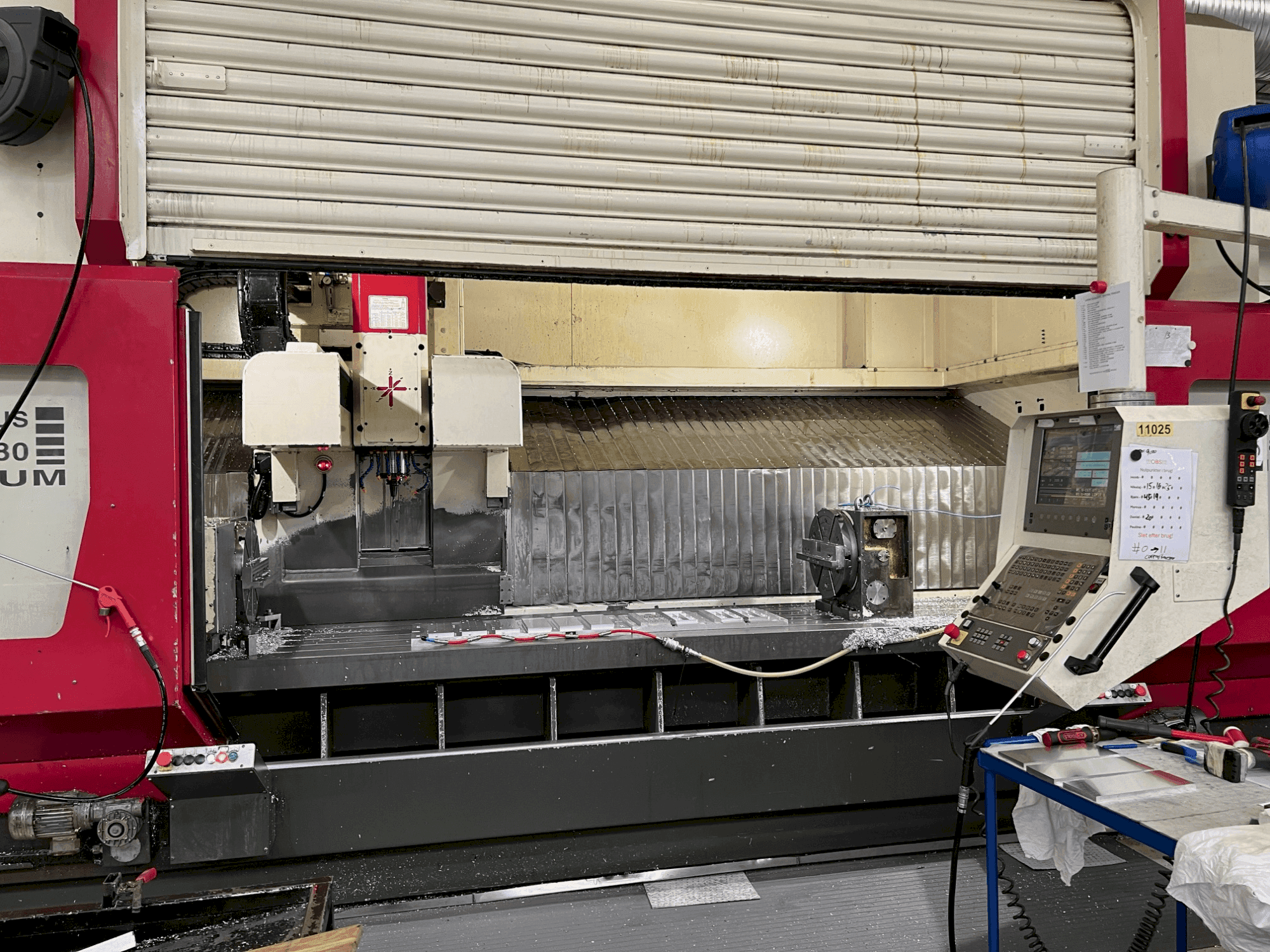 Čelní pohled  na HEDELIUS CB80M-3200  stroj