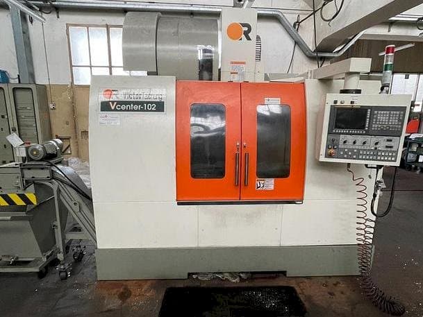 Čelní pohled  na Victor VCENTER 102  stroj