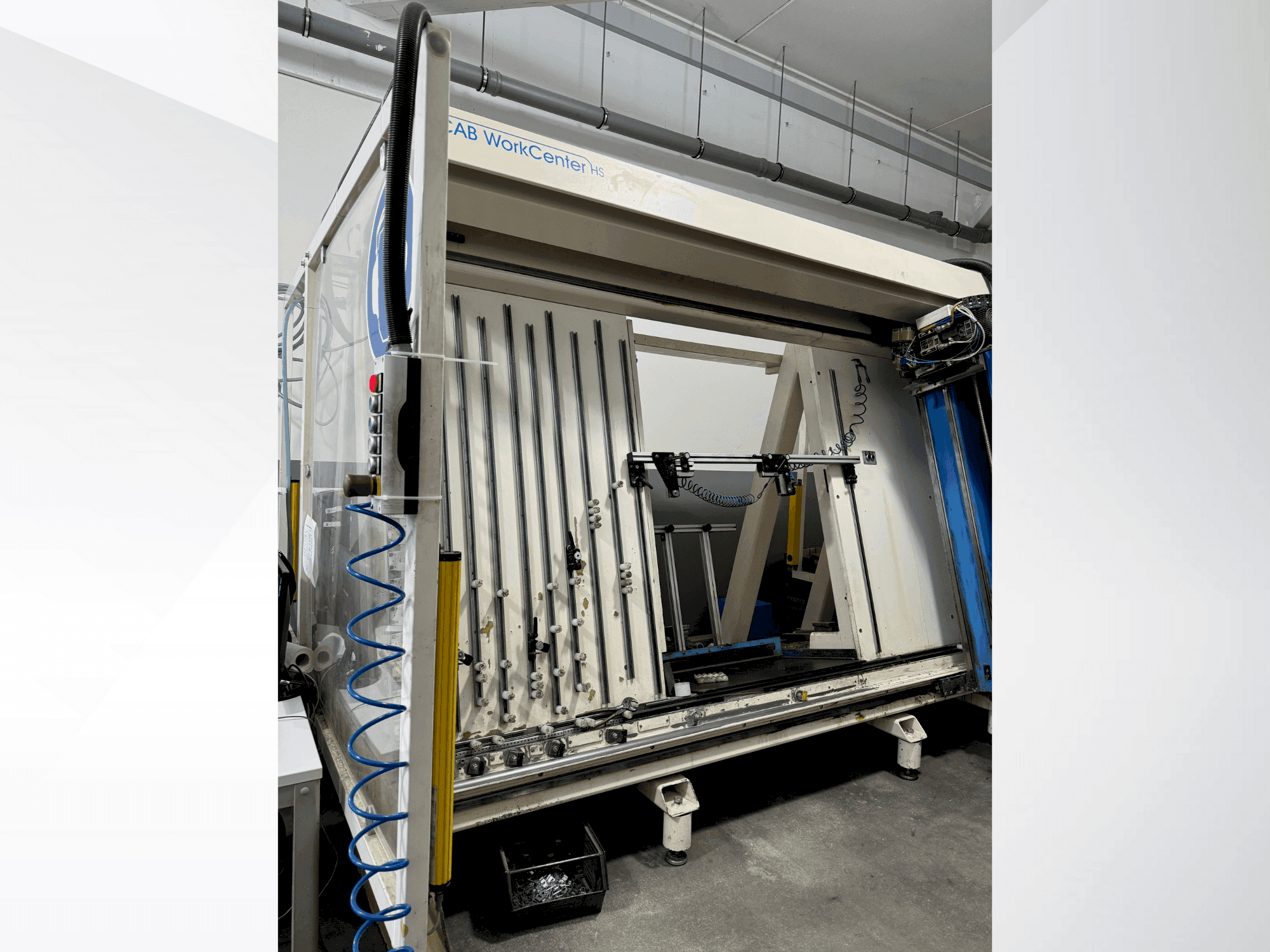 Čelní pohled  na STEINHAUER eCAB workCenter HS  stroj