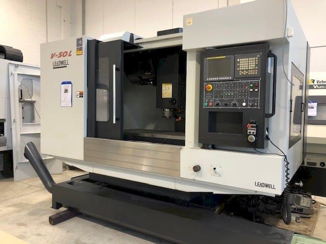 Čelní pohled  na Leadwell V50L  stroj