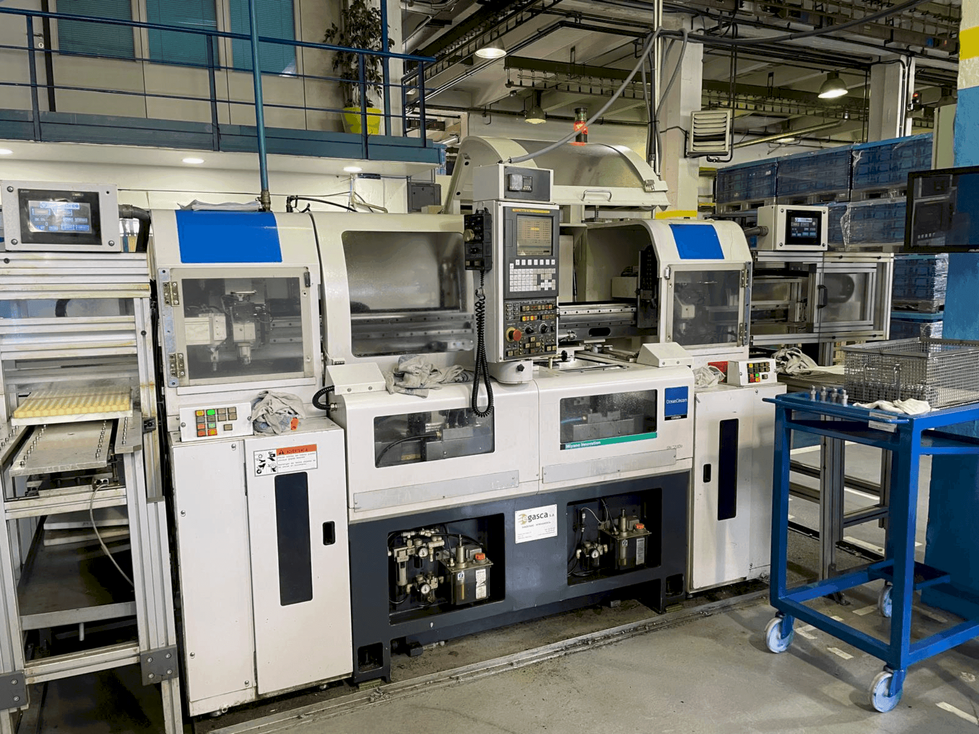 Čelní pohled  na Miyano GN-3200W  stroj