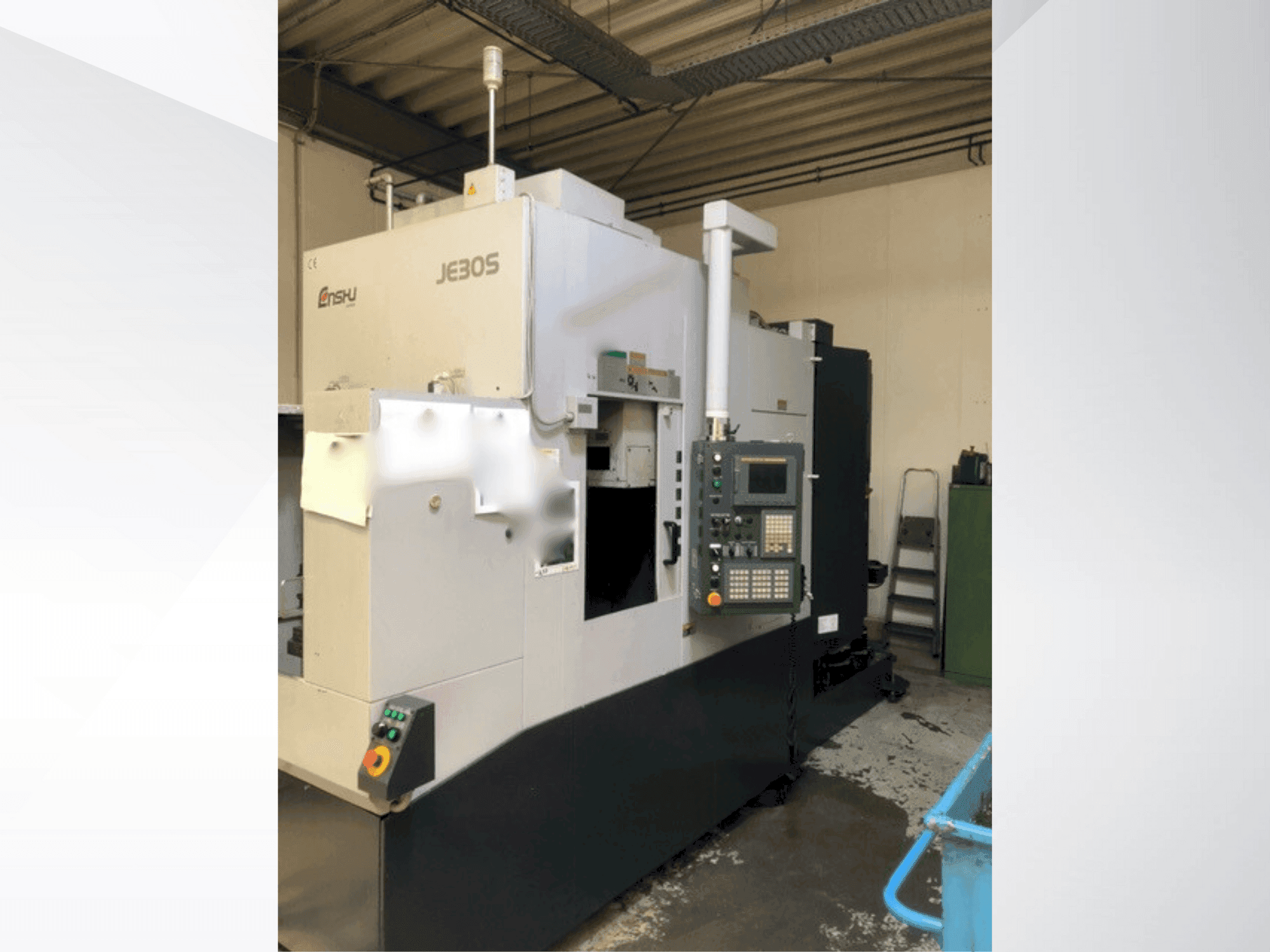 Čelní pohled  na Enshu Je30S  stroj