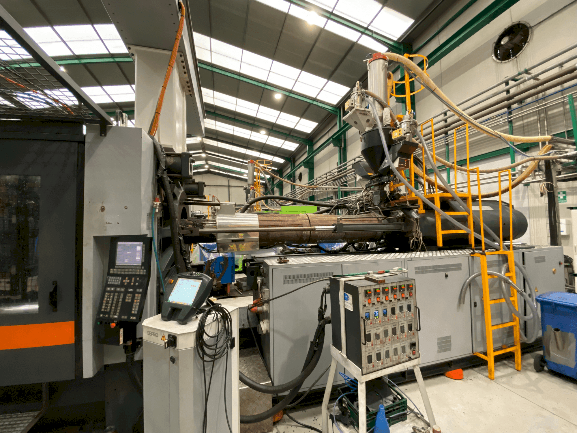 Čelní pohled  na SANDRETTO MEGA TES 8200  stroj