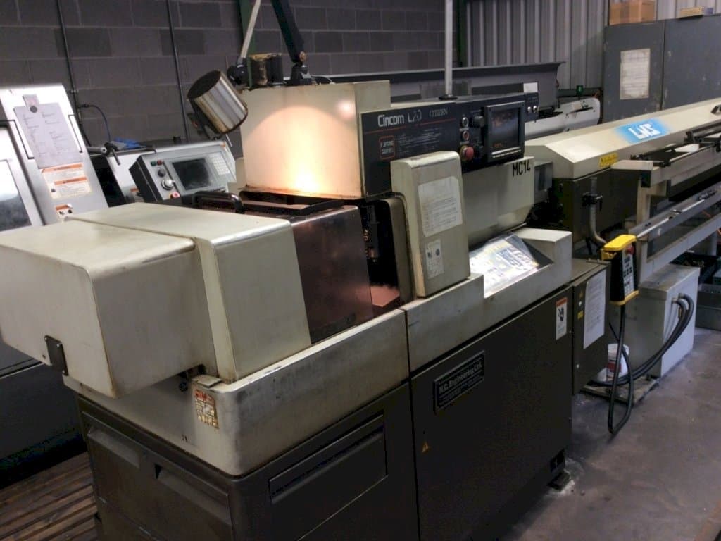 Čelní pohled  na Citizen Cincom L320  stroj