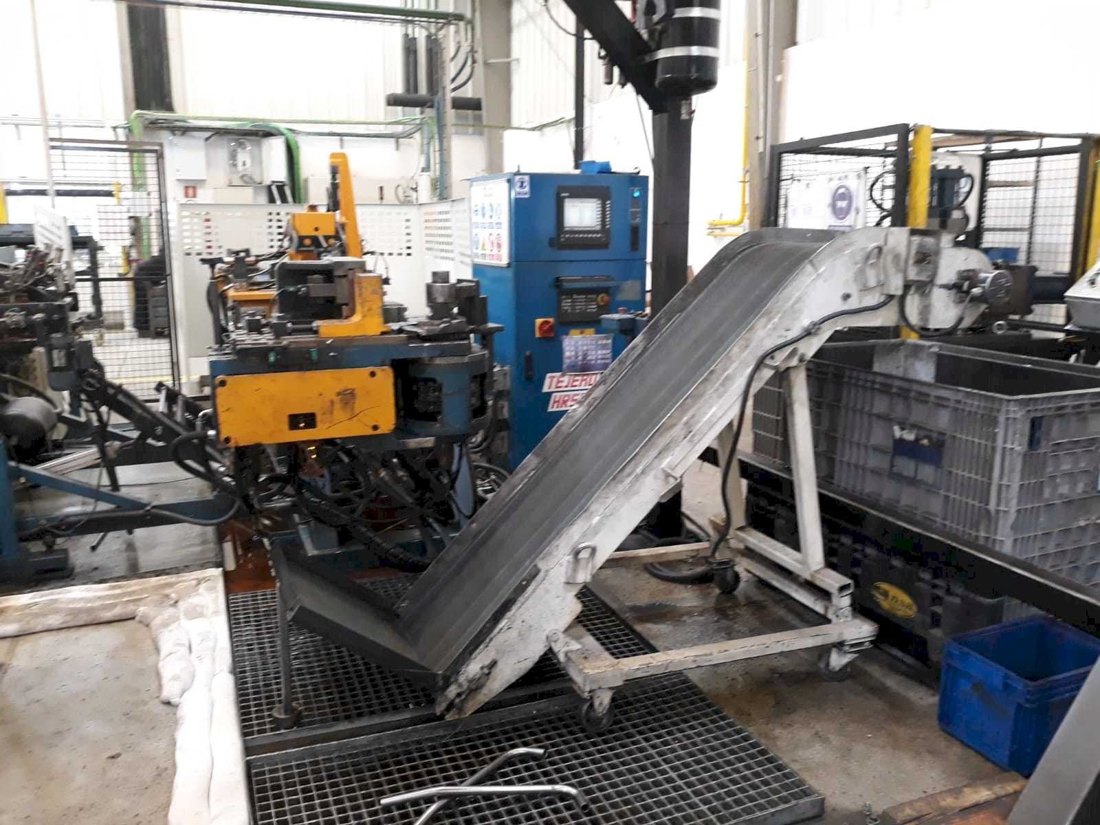Čelní pohled  na Tejero HR-50-CNC  stroj