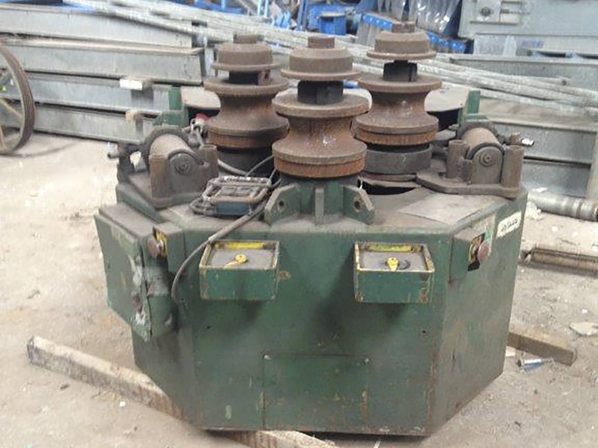 Čelní pohled  na ROUNDO R-5 stroj