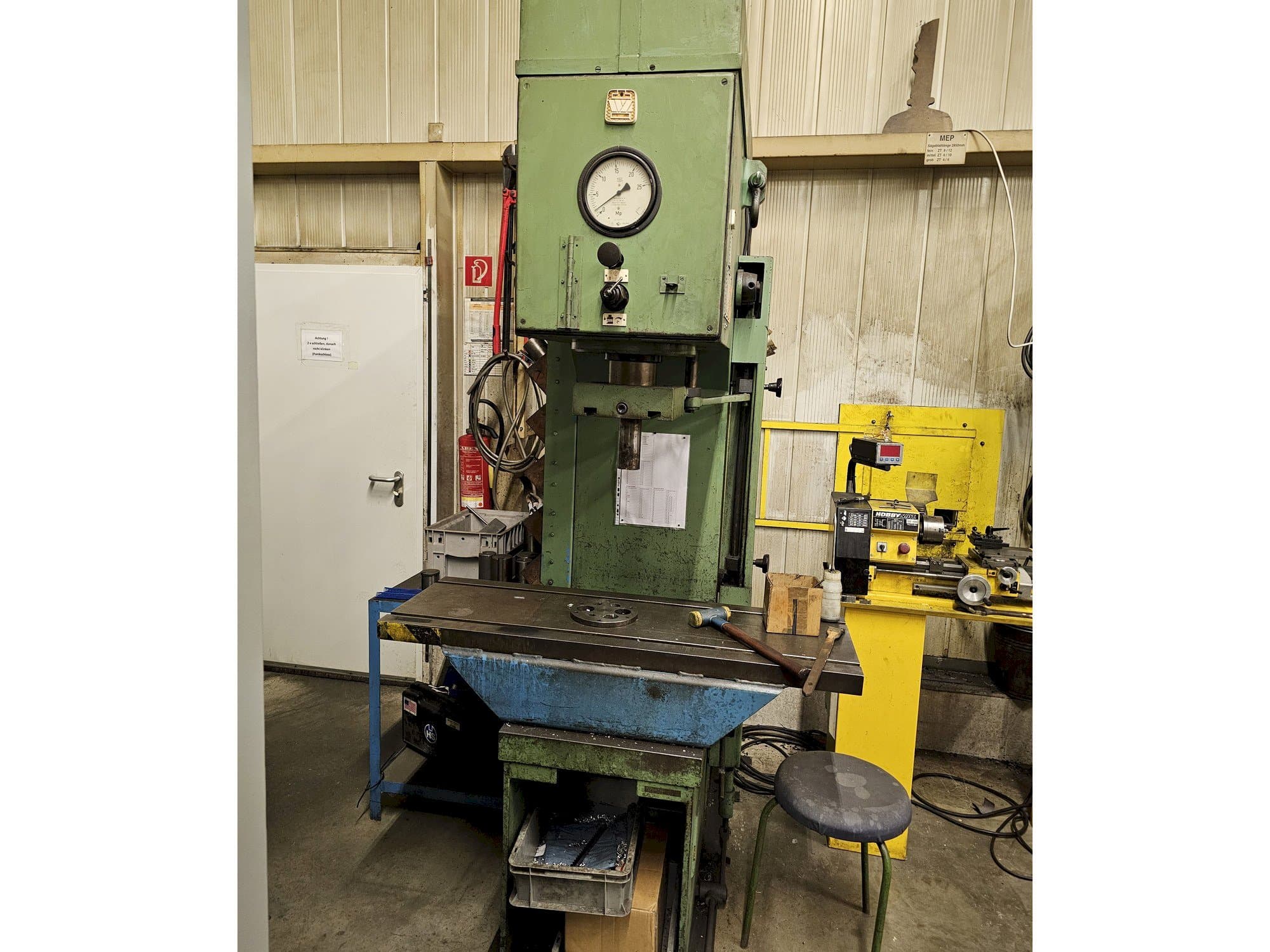 Čelní pohled  na VEB PYE/25/1  stroj