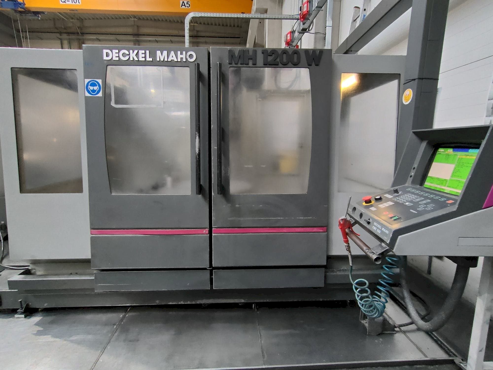 Čelní pohled  na Maho MH 1200W  stroj