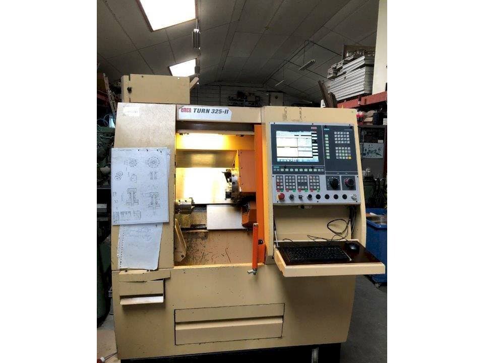 Čelní pohled  na EMCO TURN 325-II  stroj