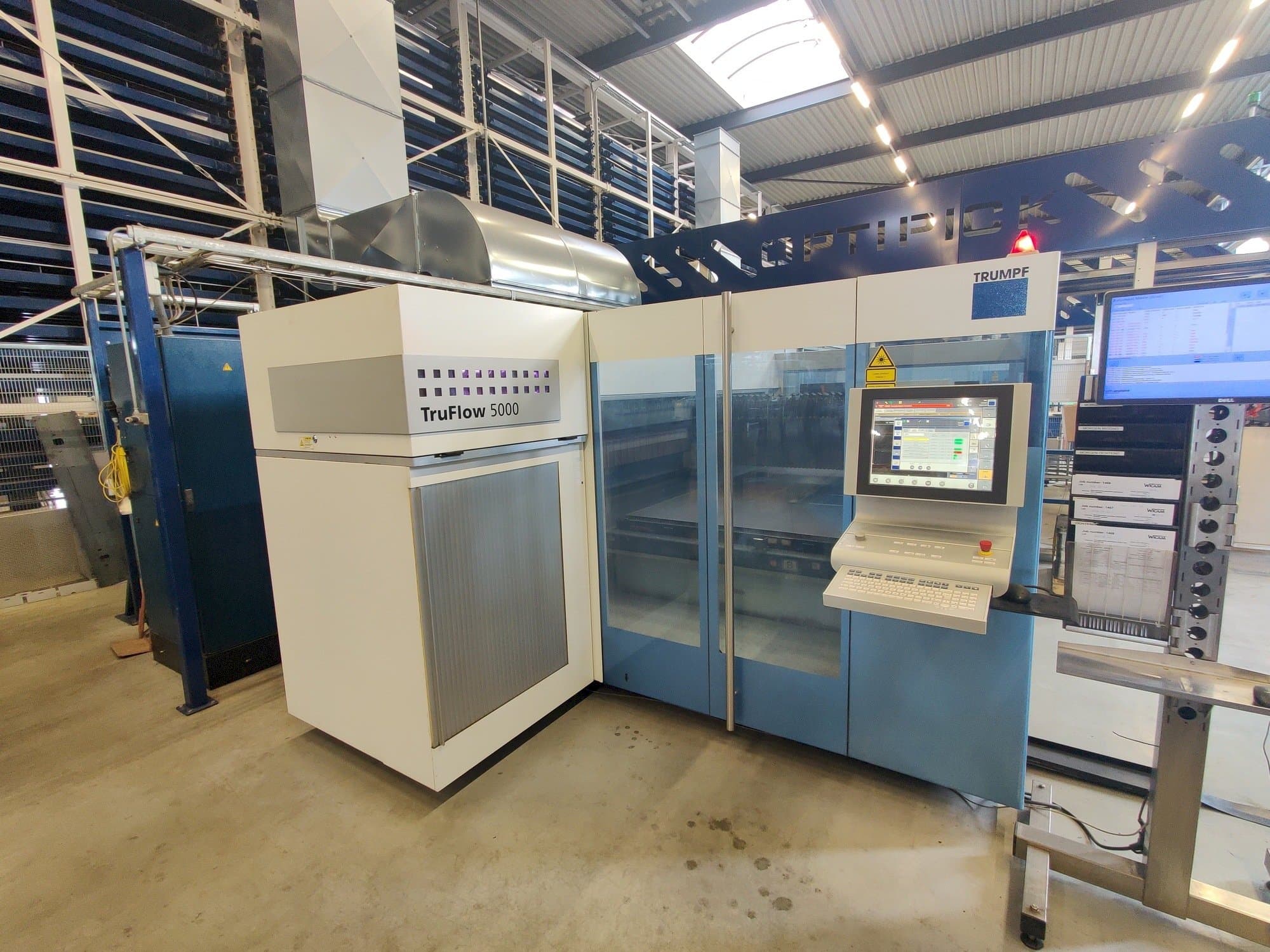 Čelní pohled  na Trumpf TruLaser 3030  stroj