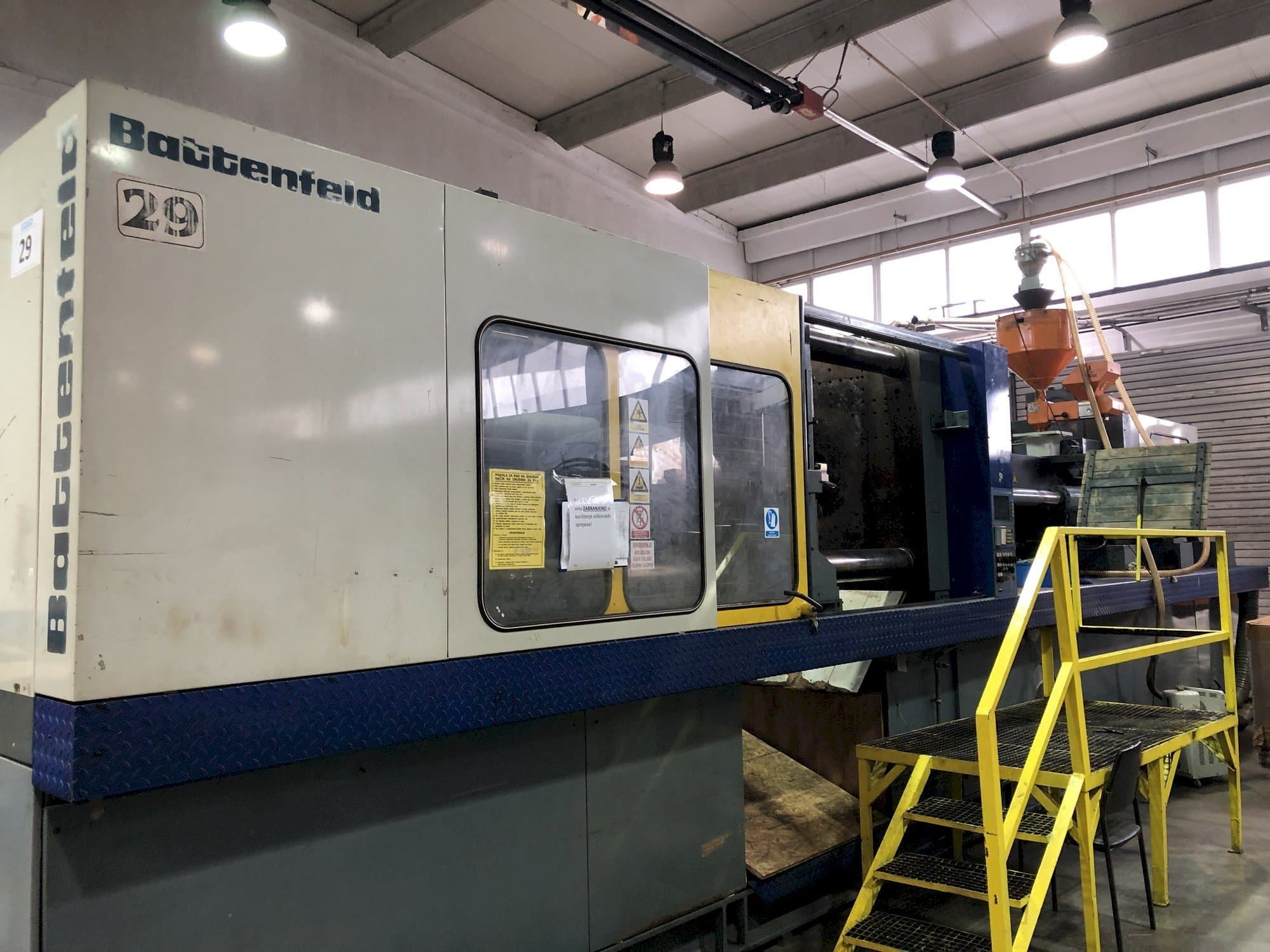 Čelní pohled  na Battenfeld BA-T 6500/6300  stroj