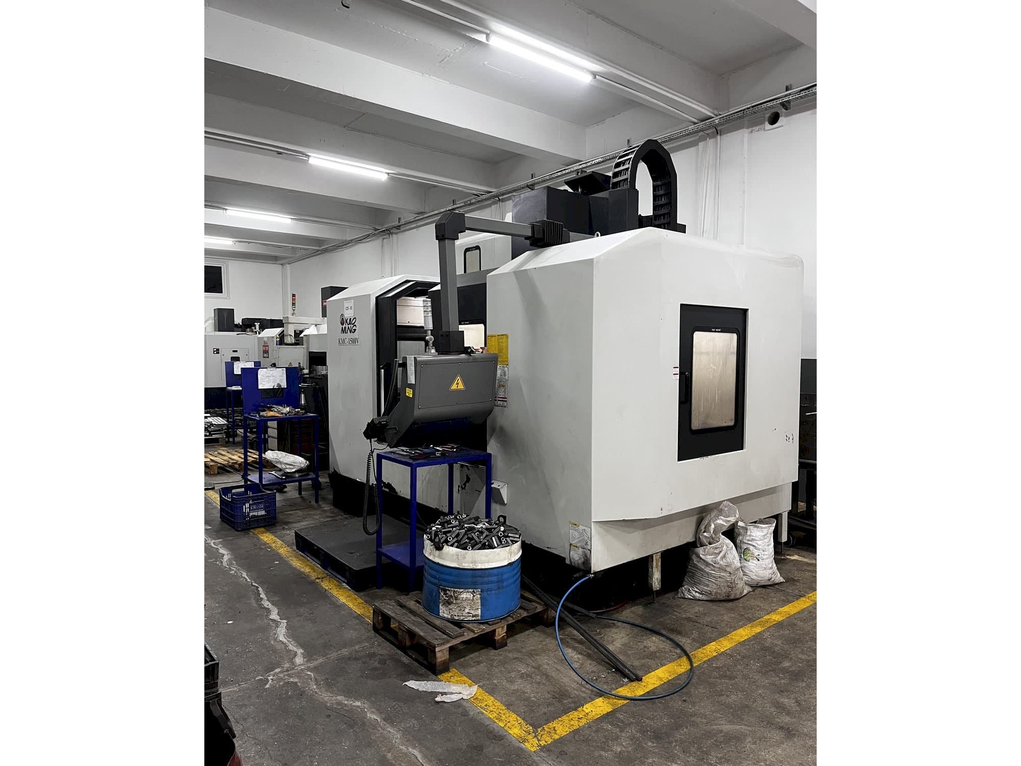 Čelní pohled  na KAOMING KMC 1500V  stroj