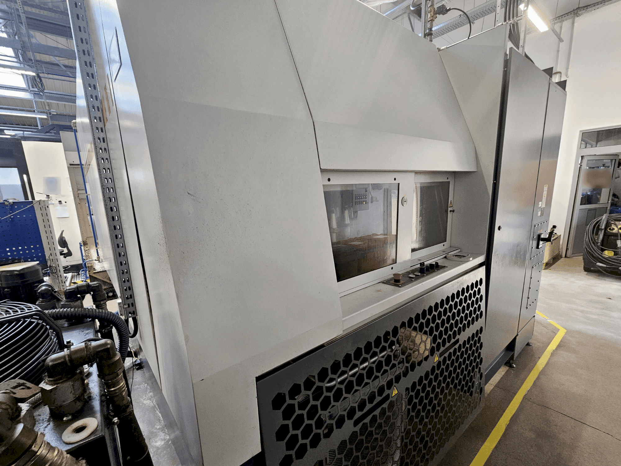 Boční pohled  na KOVOSVIT MAS MCU 630V-5X  stroj