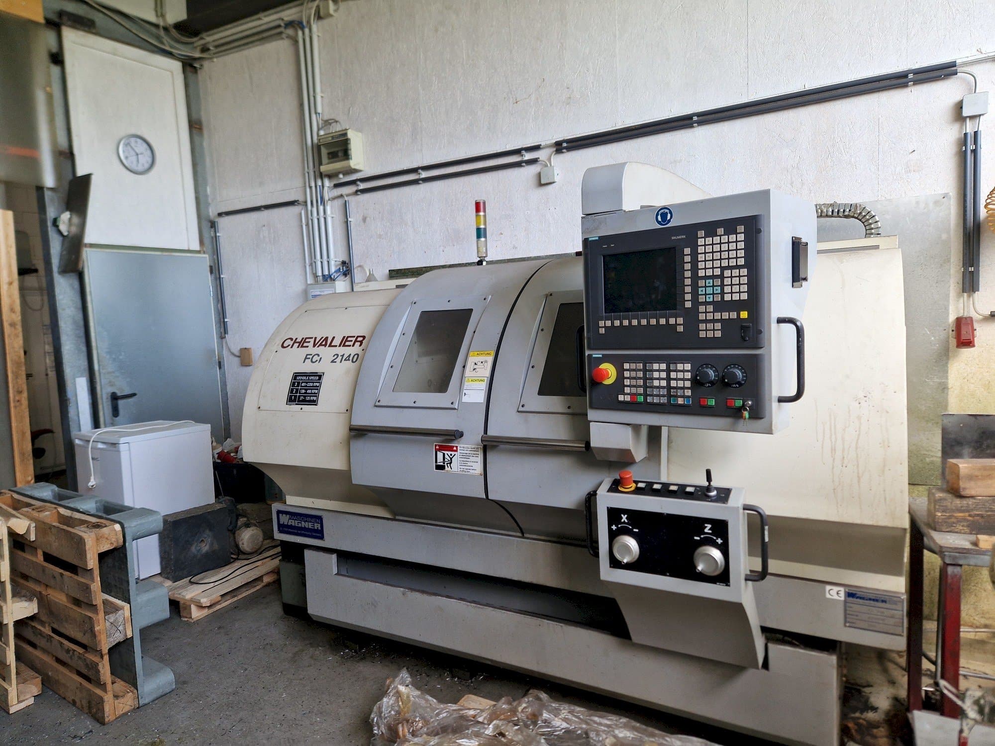 Čelní pohled  na Chevalier FCL 2140 S  stroj