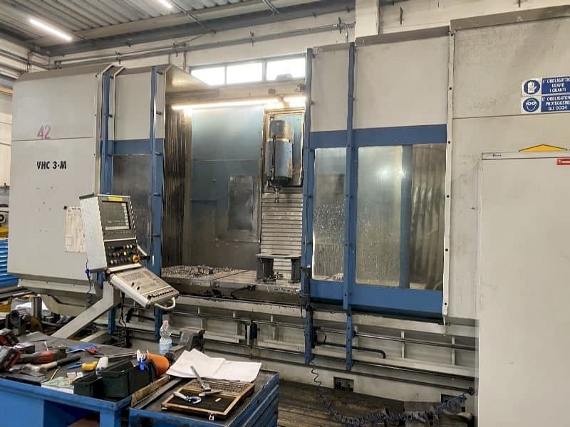 Čelní pohled  na AXA VHC 3M/2E  stroj