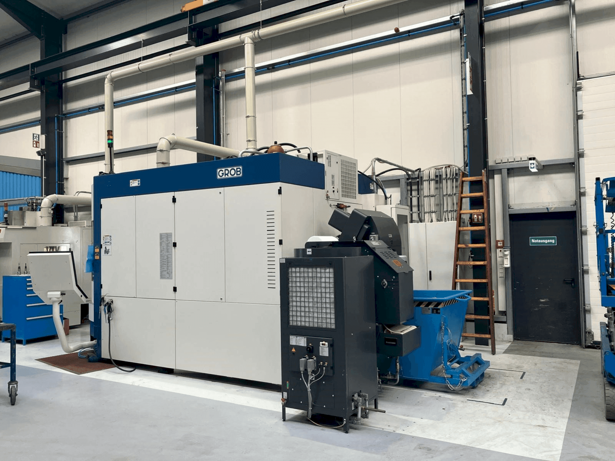 Čelní pohled  na GROB G550a  stroj