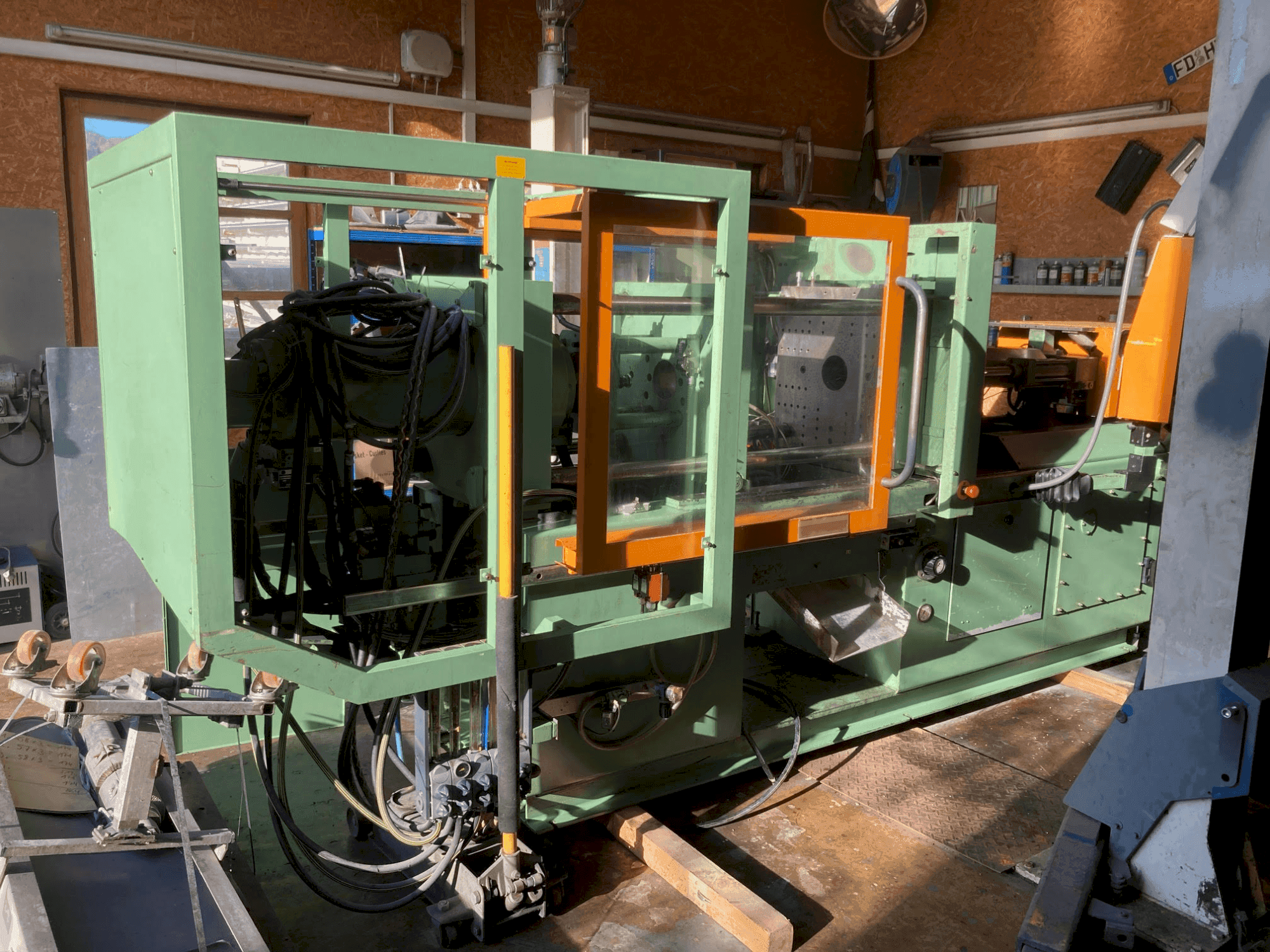 Čelní pohled  na FERROMATIK K75-S  stroj