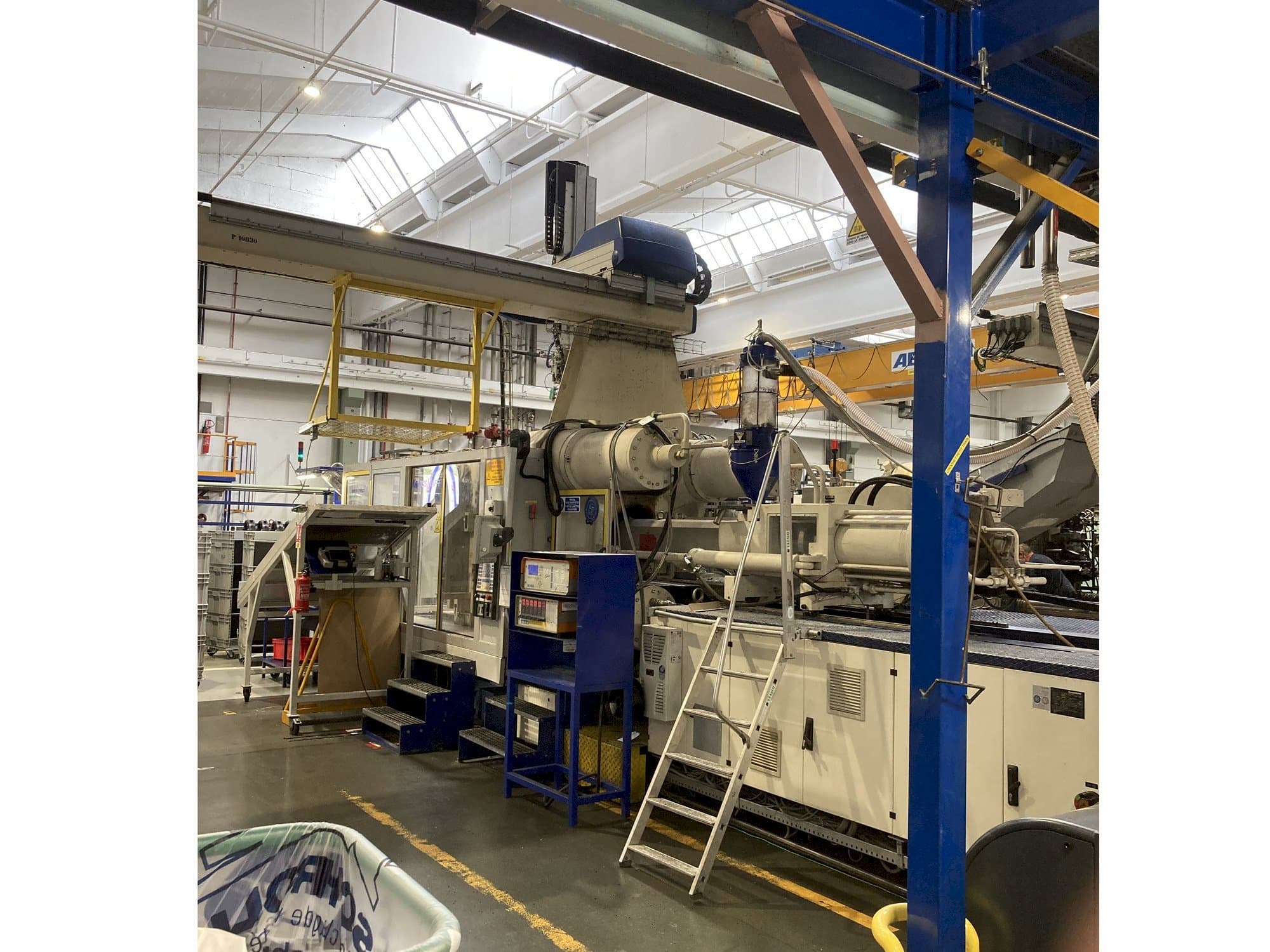 Čelní pohled  na Krauss Maffei 650 – 2700 C1  stroj