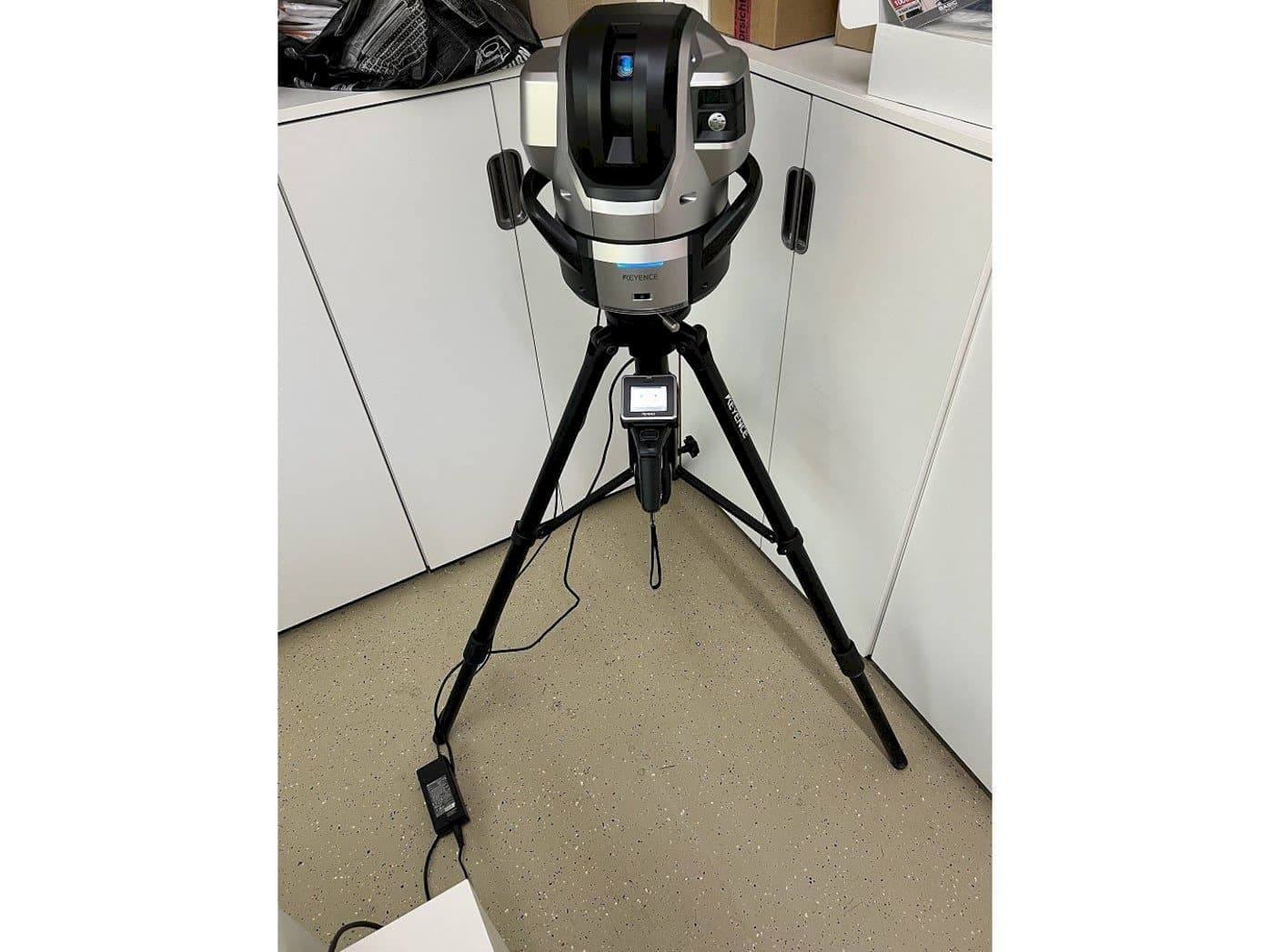 Čelní pohled  na KEYENCE WM-C3000  stroj