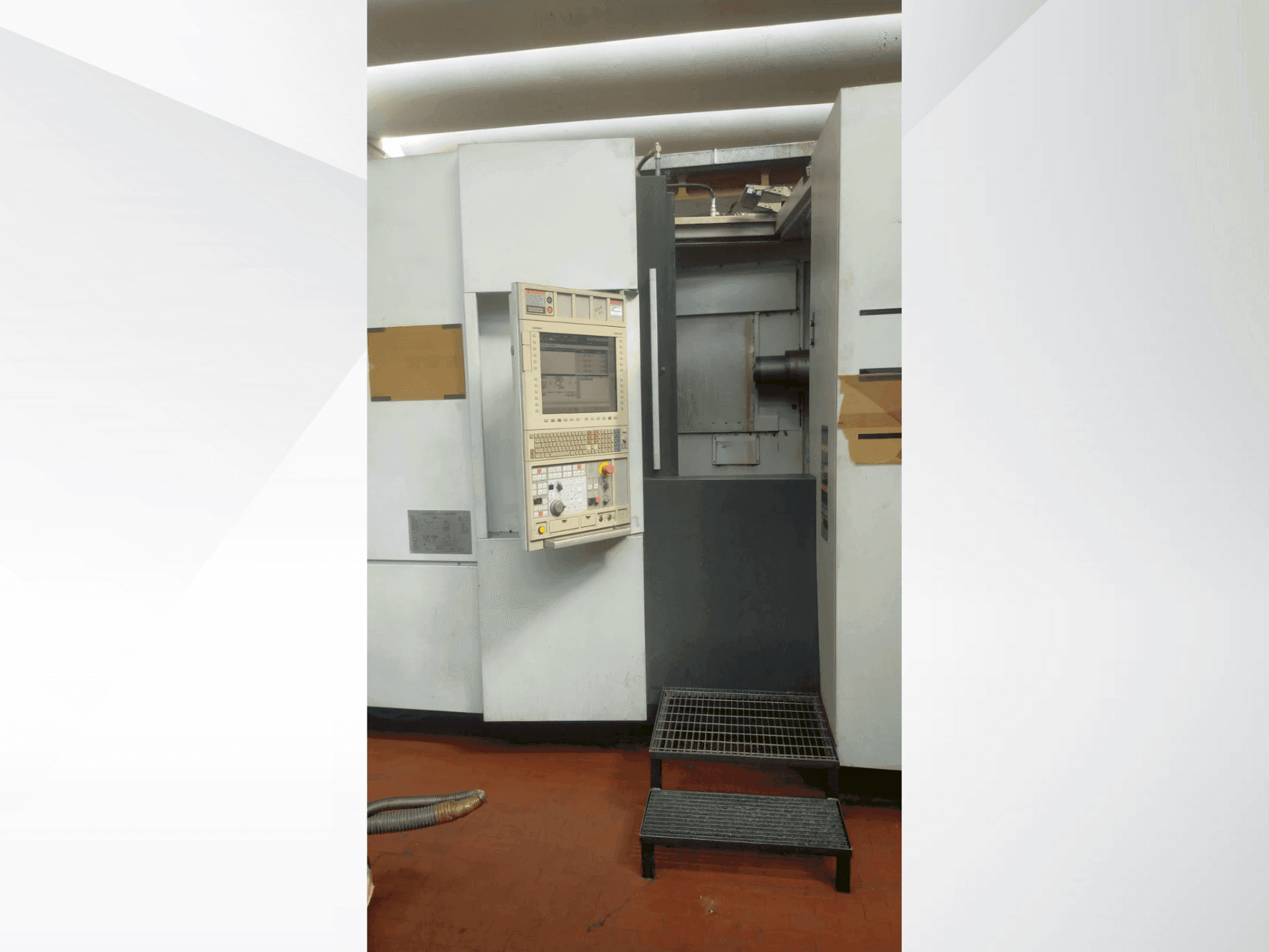 Čelní pohled  na MORI SEIKI NH 5000/40 DCG  stroj