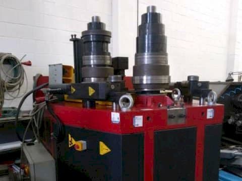 Čelní pohled  na Tauring Alpha 160  stroj