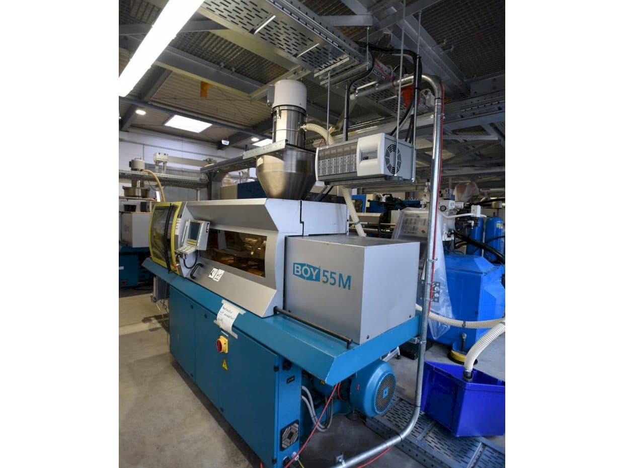 Čelní pohled  na BOY 55M  stroj