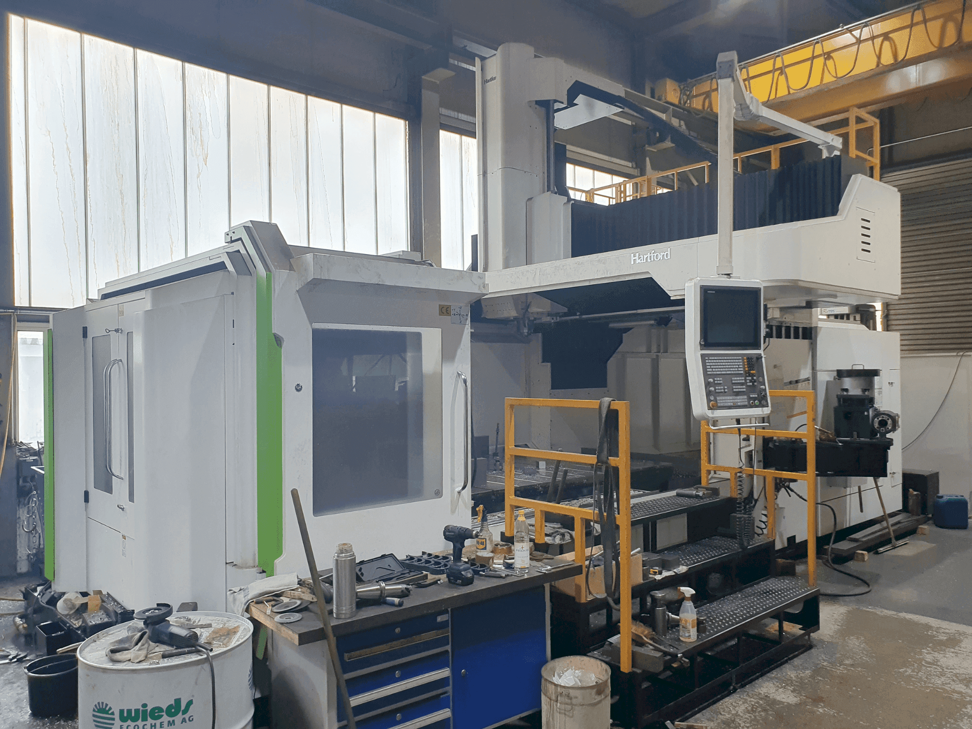 Čelní pohled  na HARTFORD HSA 320  stroj