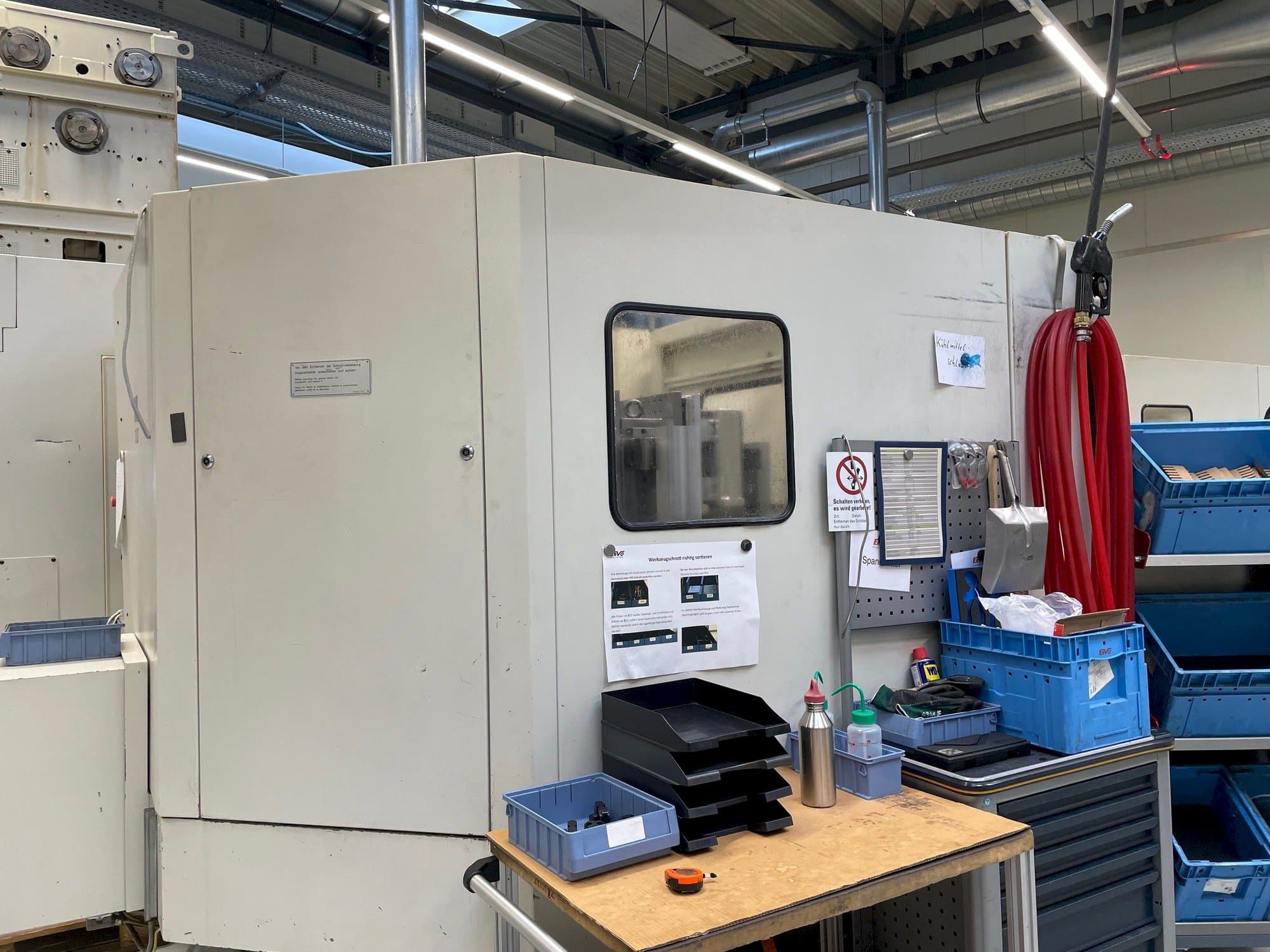 Levý boční pohled  na HELLER MC 16  stroj