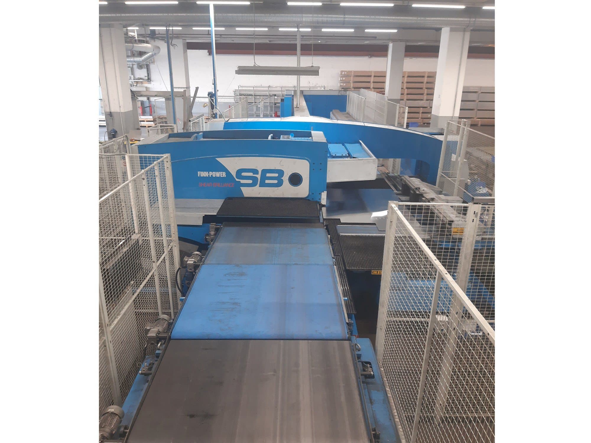 Čelní pohled  na Prima Power SB8  stroj