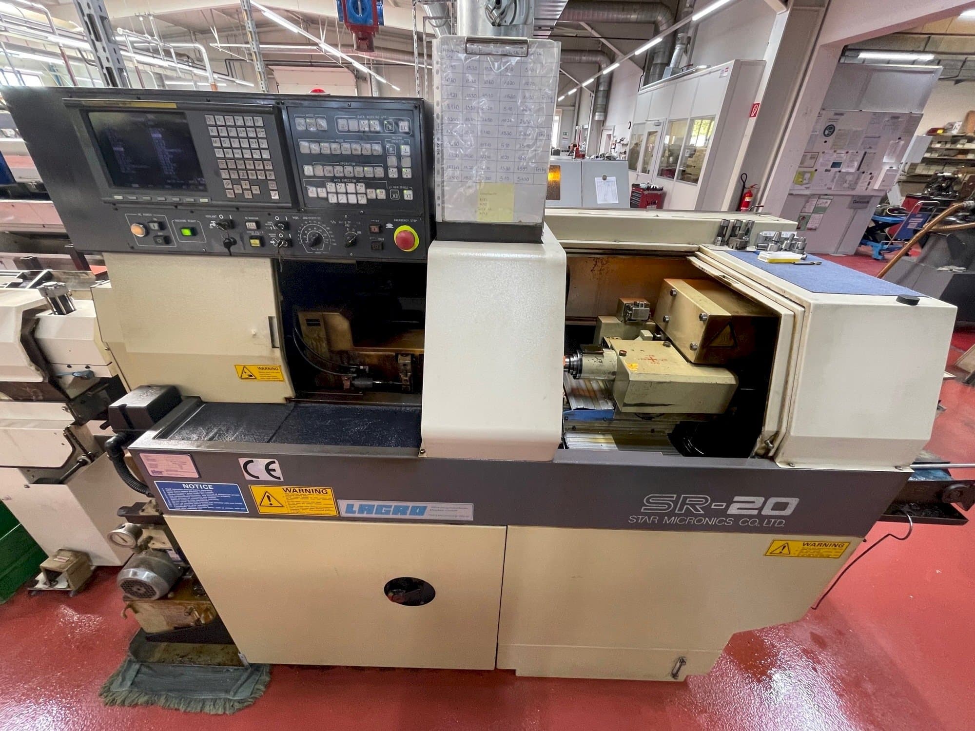 Čelní pohled  na Star SR-20  stroj