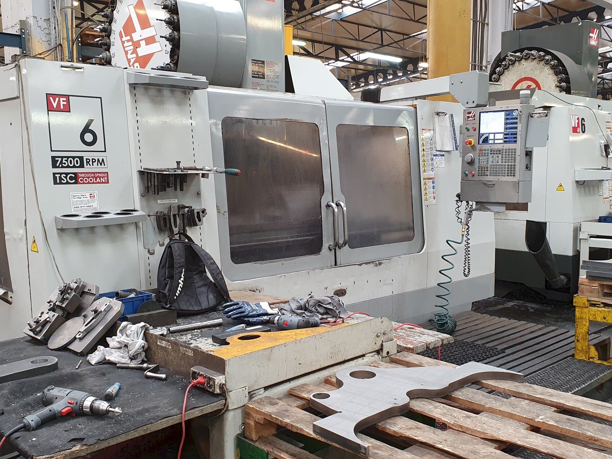 Čelní pohled  na HAAS VF-6 / 50HE  stroj