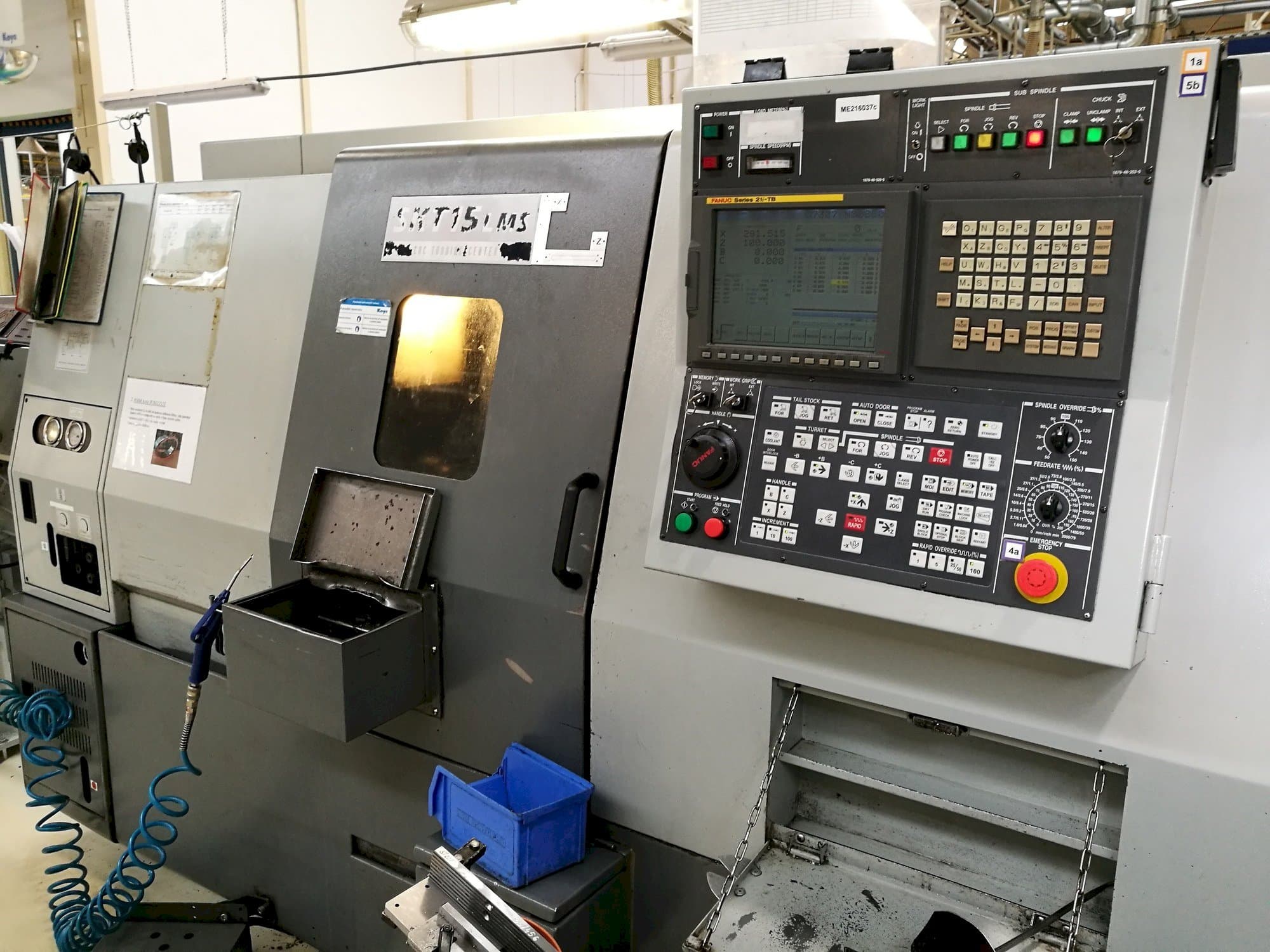 Čelní pohled  na Hyundai Kia SKT 15 LMS  stroj