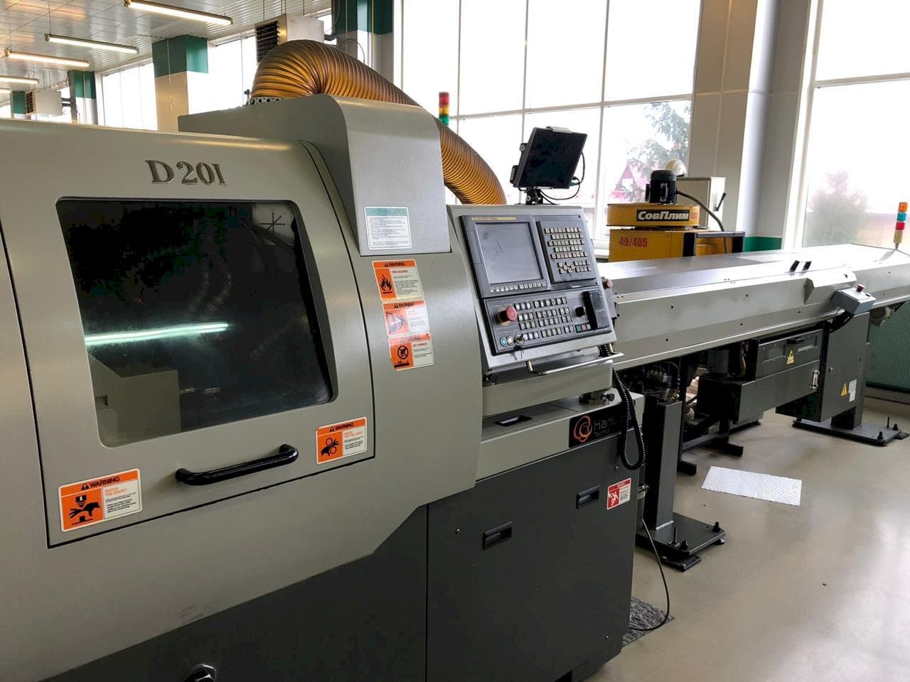 Čelní pohled  na Hanwha XD20M  stroj