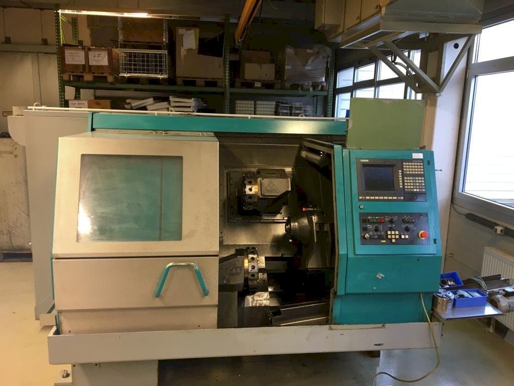 Čelní pohled  na Index G200  stroj