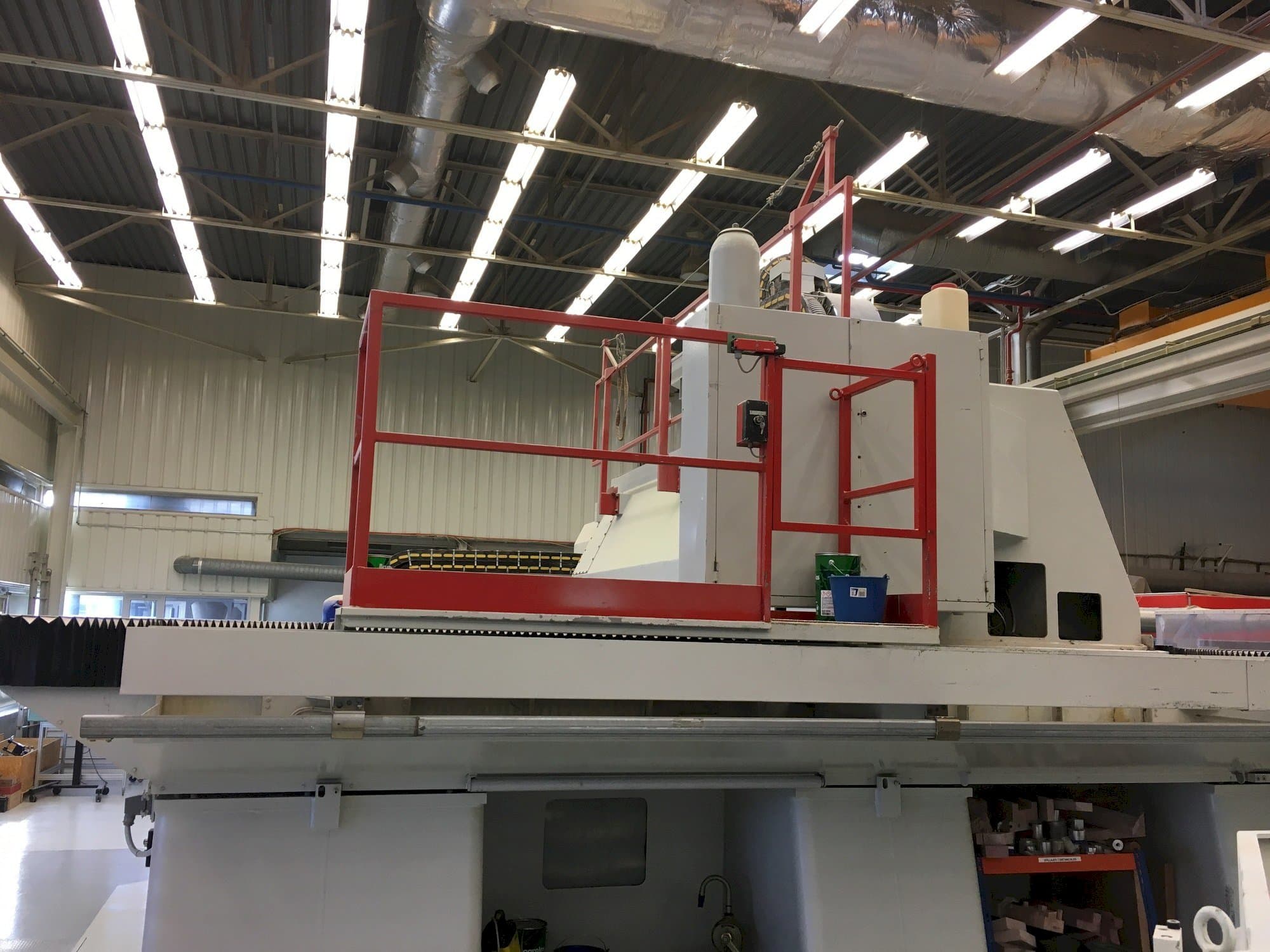 Čelní pohled  na Forest Line Minumac II 305 TH  stroj