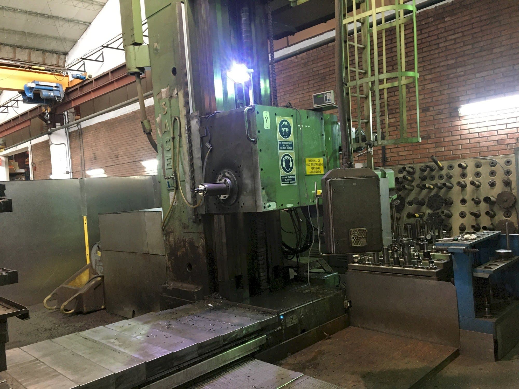 Čelní pohled  na Sacem									 M.S.T 130 C/N  stroj