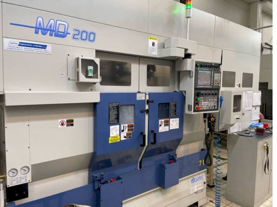 Čelní pohled  na Muratec MD 200  stroj