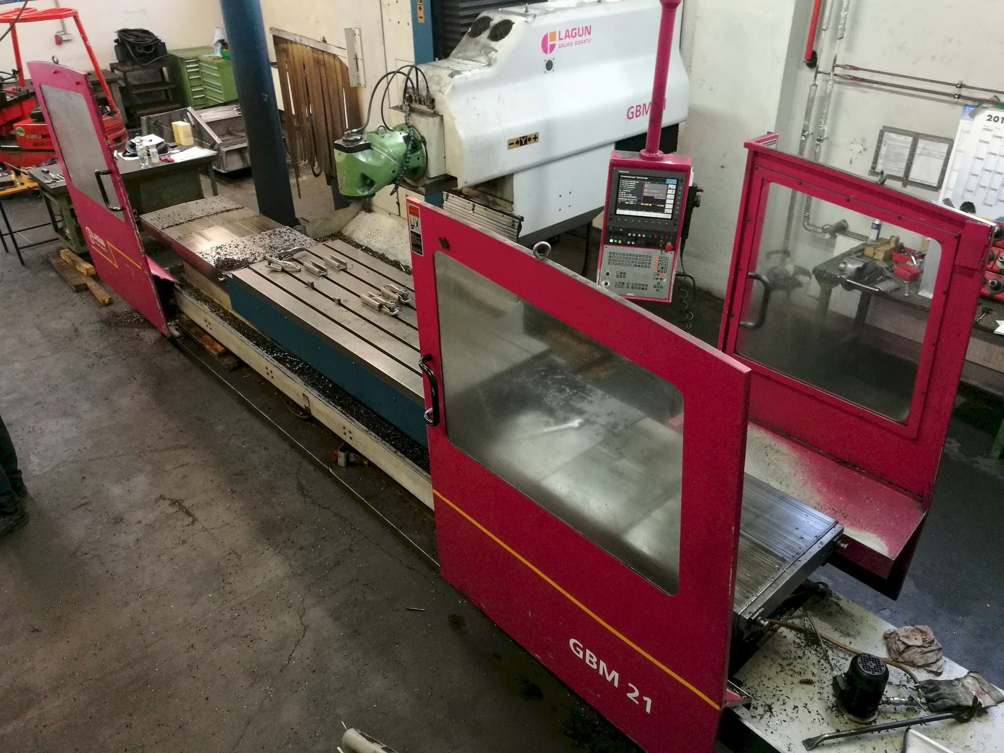 Čelní pohled  na LAGUN GBM 21  stroj