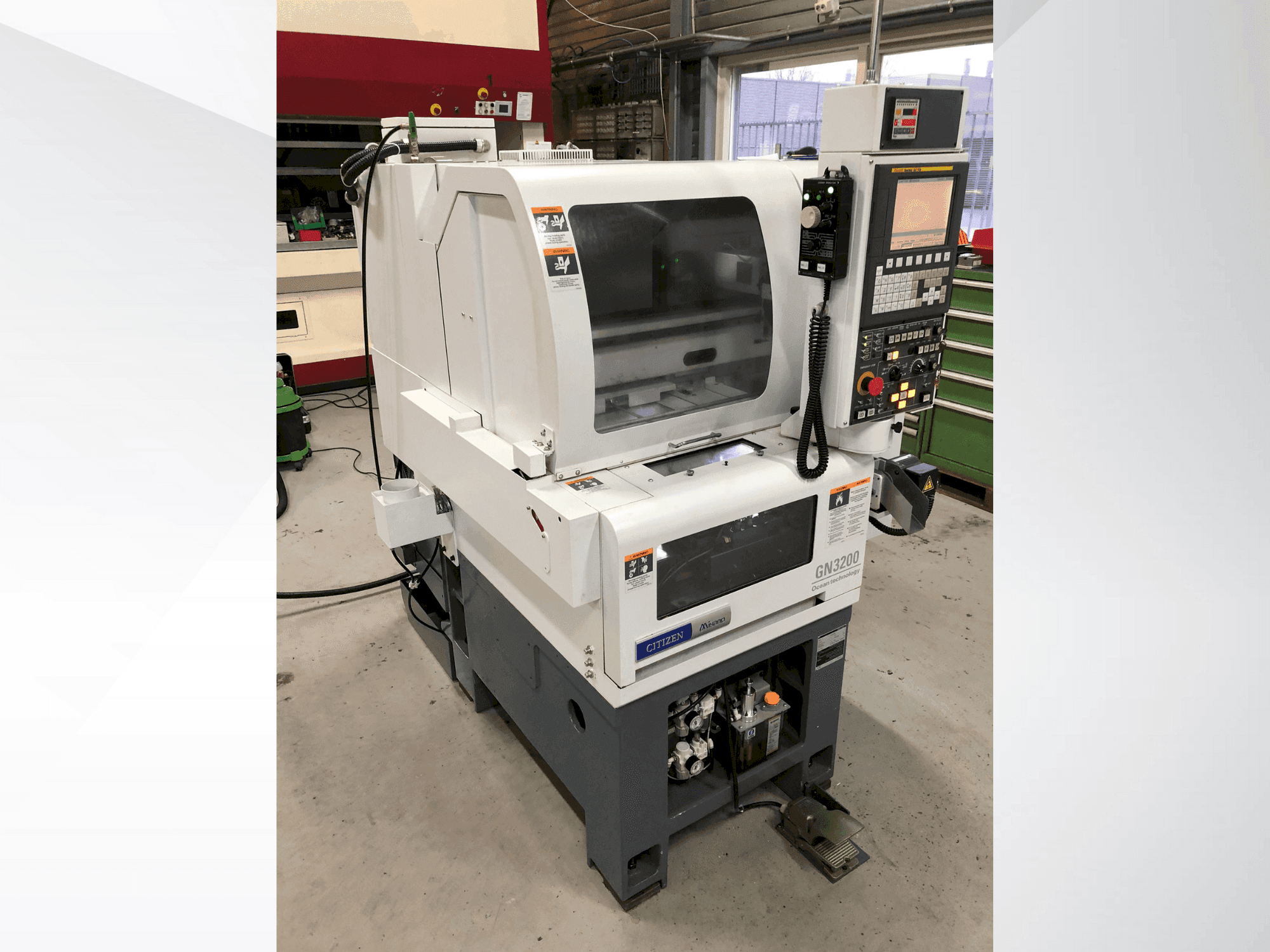 Čelní pohled  na Citizen Miyano GN-3200  stroj