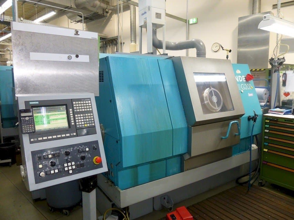 Čelní pohled  na Index G200  stroj