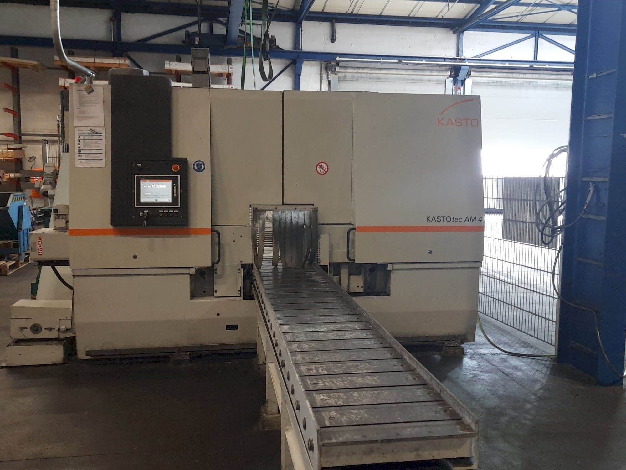 Čelní pohled  na KASTO tec AM 4  stroj