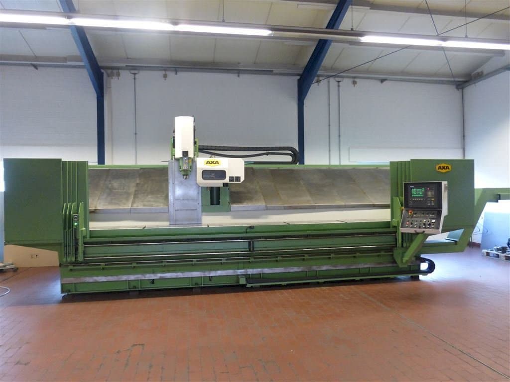 Čelní pohled  na AXA VSC 1-5000M/E  stroj