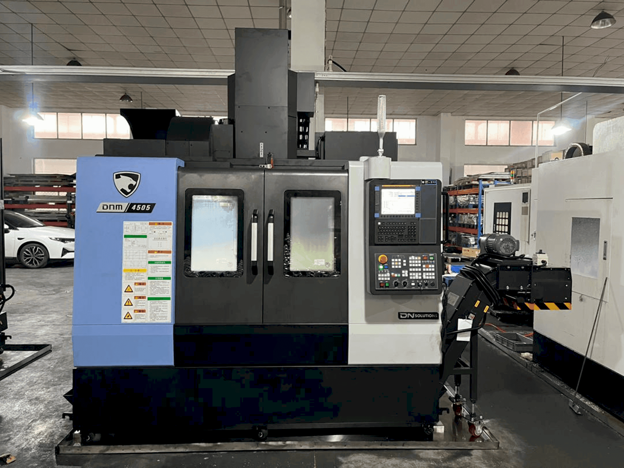 Čelní pohled  na DOOSAN dnm 4505 (2024)  stroj