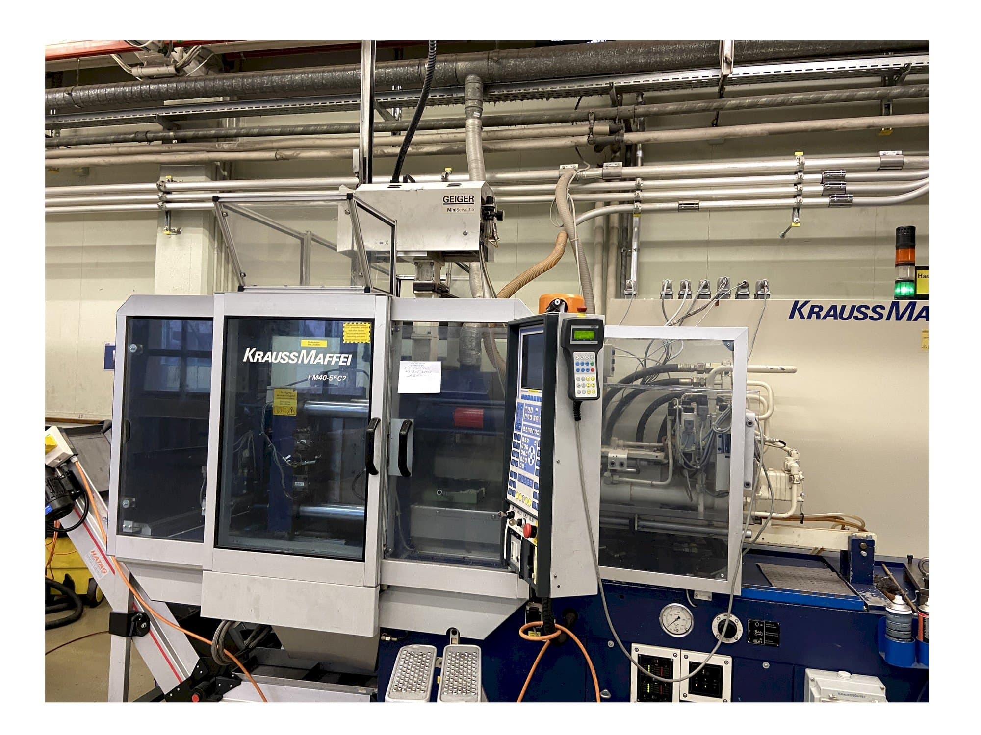 Čelní pohled  na Krauss Maffei 40-55 C2  stroj