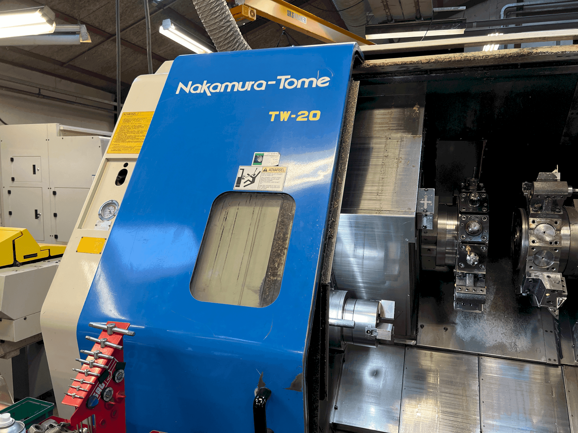 Čelní pohled  na NAKAMURA TW-20  stroj