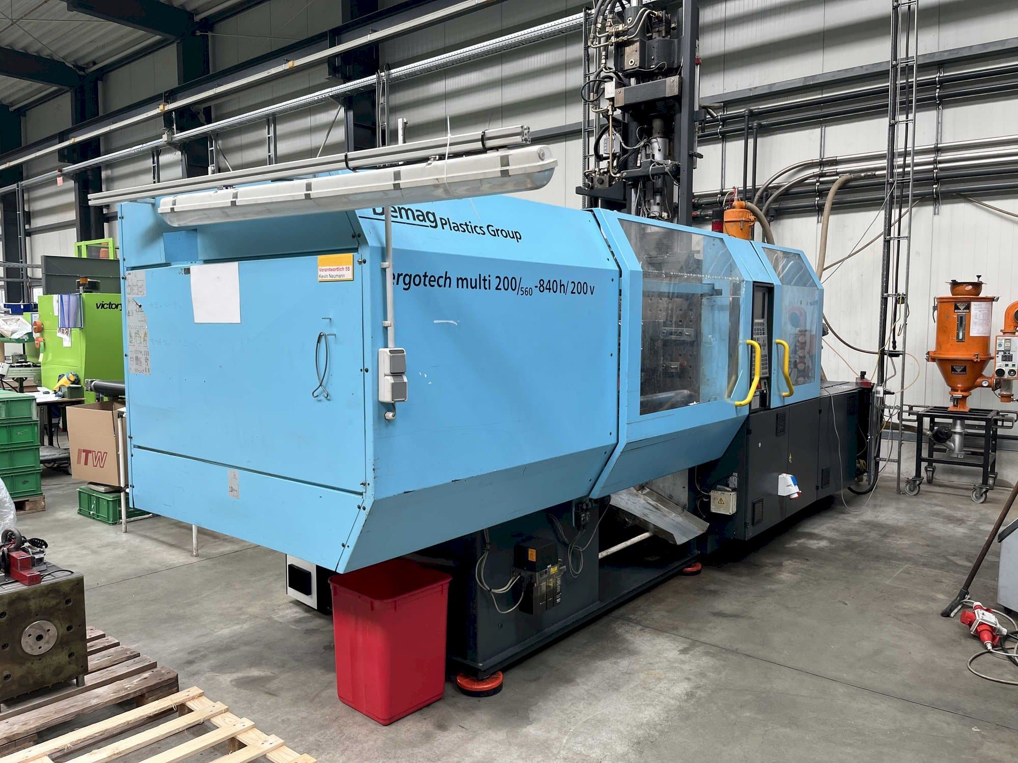 Čelní pohled  na DEMAG Ergotech multi 200/560 - 840h/200V  stroj