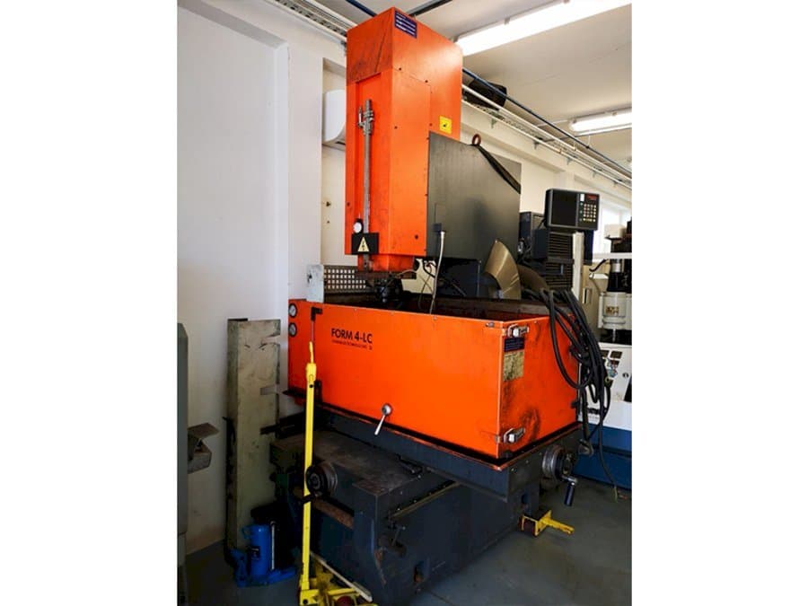 Čelní pohled  na CHARMILLES Form 4-LC  stroj