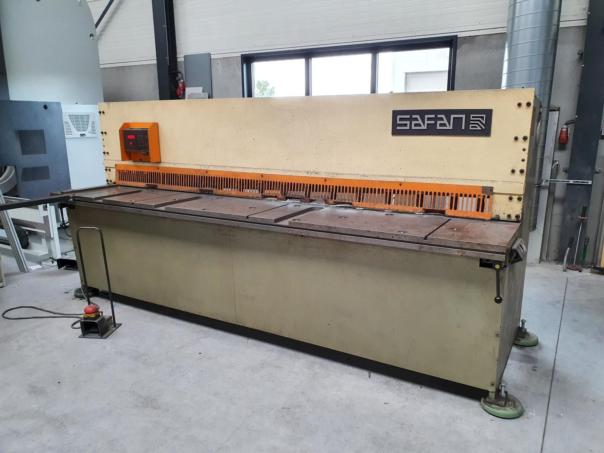 Čelní pohled  na Safan VS 310-6  stroj