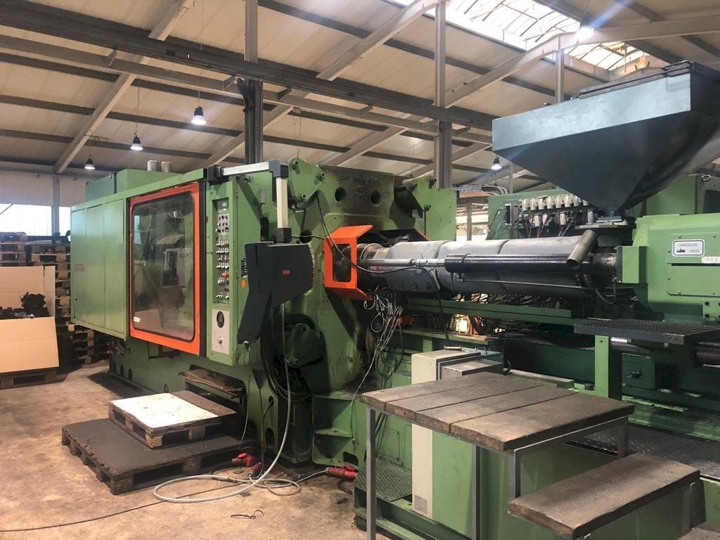 Levý boční pohled  na Windsor W1000  stroj